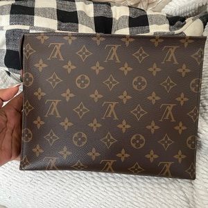 LOUIS VUITTON Toiletry bag 26